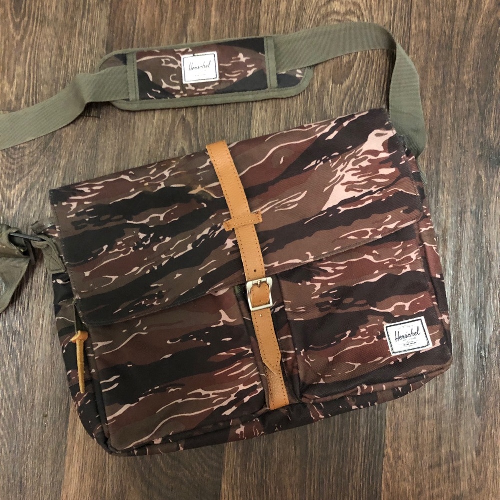 HERSCHEL Camo Laptop Bag